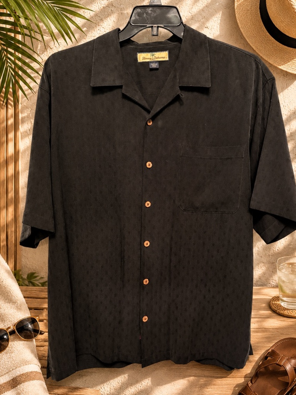 Tommy Bahama 100% Silk Black Camp Shirt Men’s Large Button Front Hawaiian